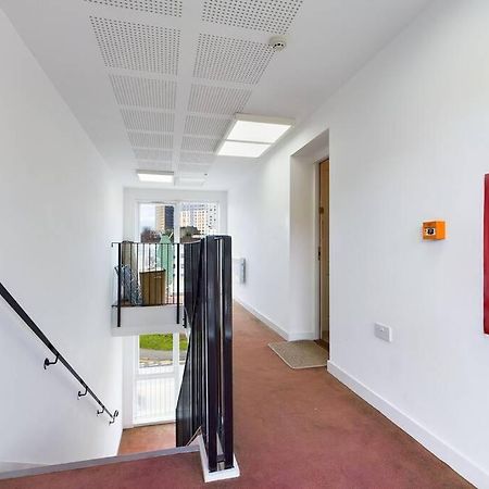 Chic City Centre Apartment With Allocated Parking Swansea Exteriér fotografie