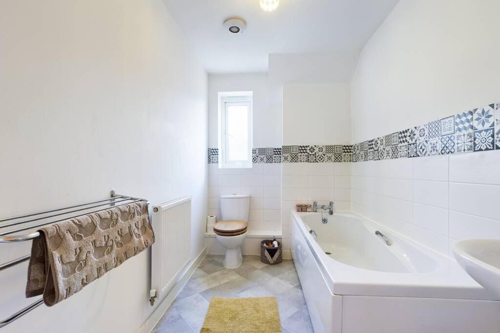 Chic City Centre Apartment With Allocated Parking Swansea Exteriér fotografie