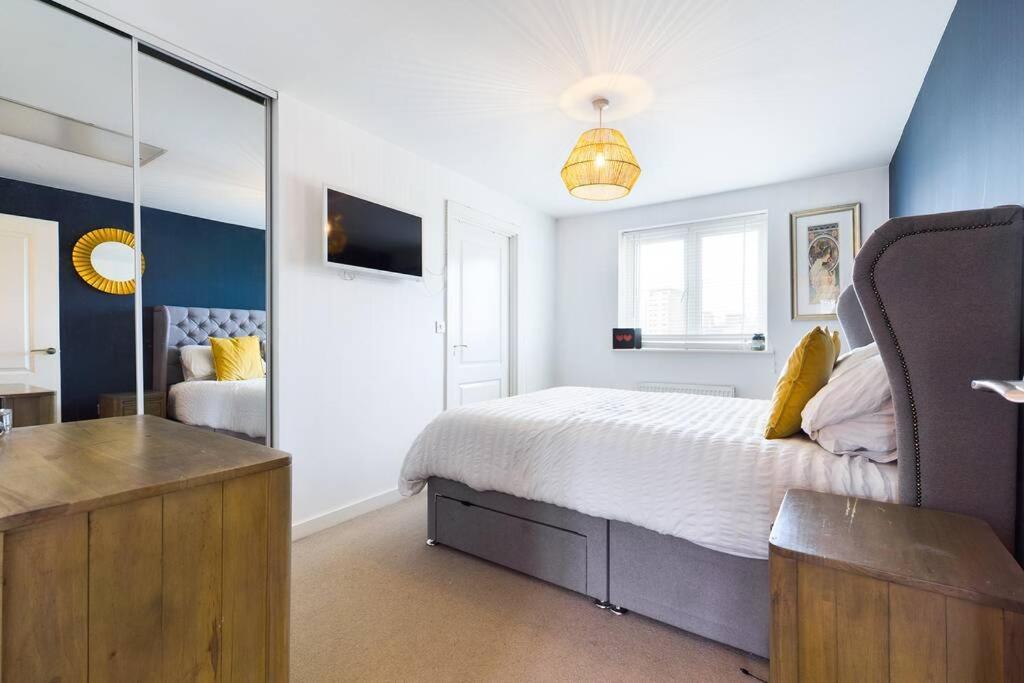 Chic City Centre Apartment With Allocated Parking Swansea Exteriér fotografie