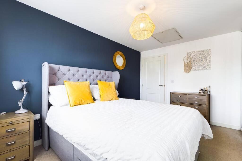 Chic City Centre Apartment With Allocated Parking Swansea Exteriér fotografie