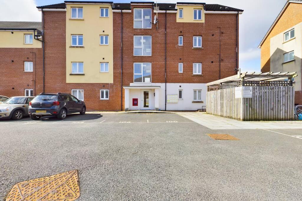 Chic City Centre Apartment With Allocated Parking Swansea Exteriér fotografie