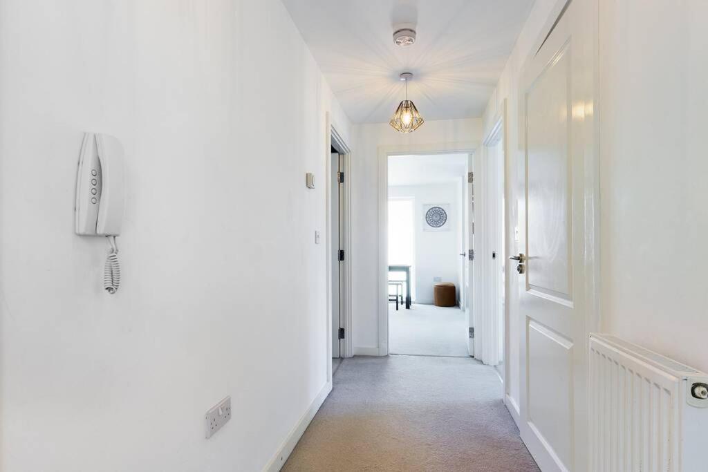 Chic City Centre Apartment With Allocated Parking Swansea Exteriér fotografie