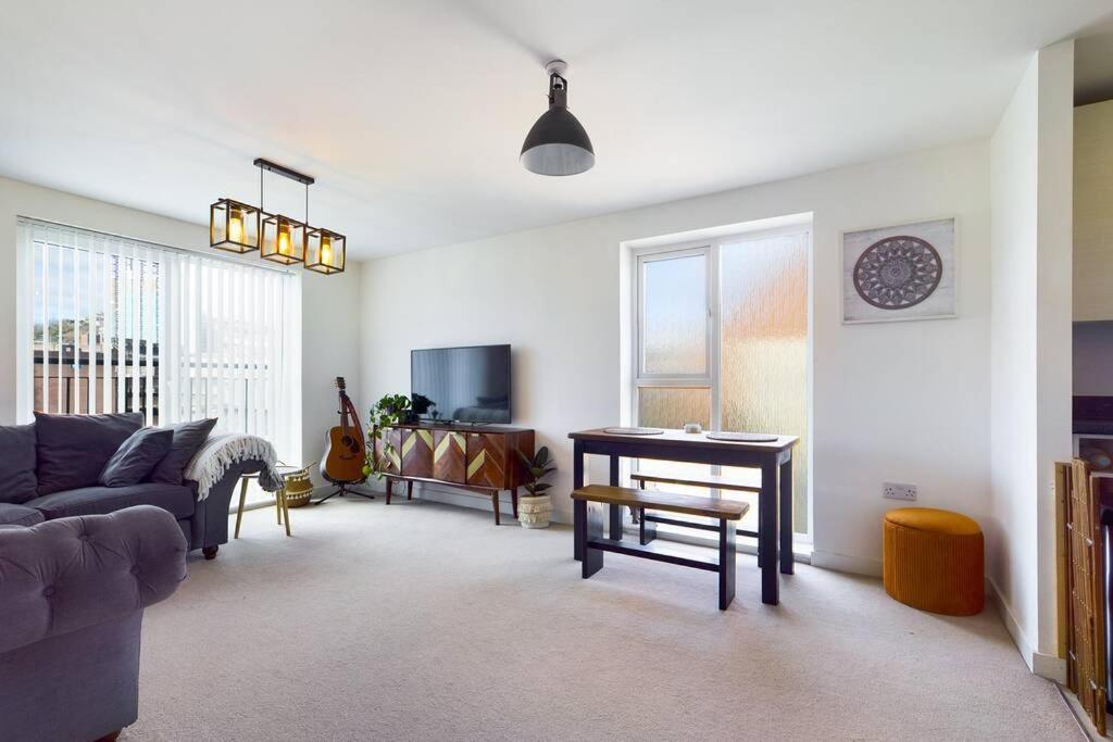 Chic City Centre Apartment With Allocated Parking Swansea Exteriér fotografie