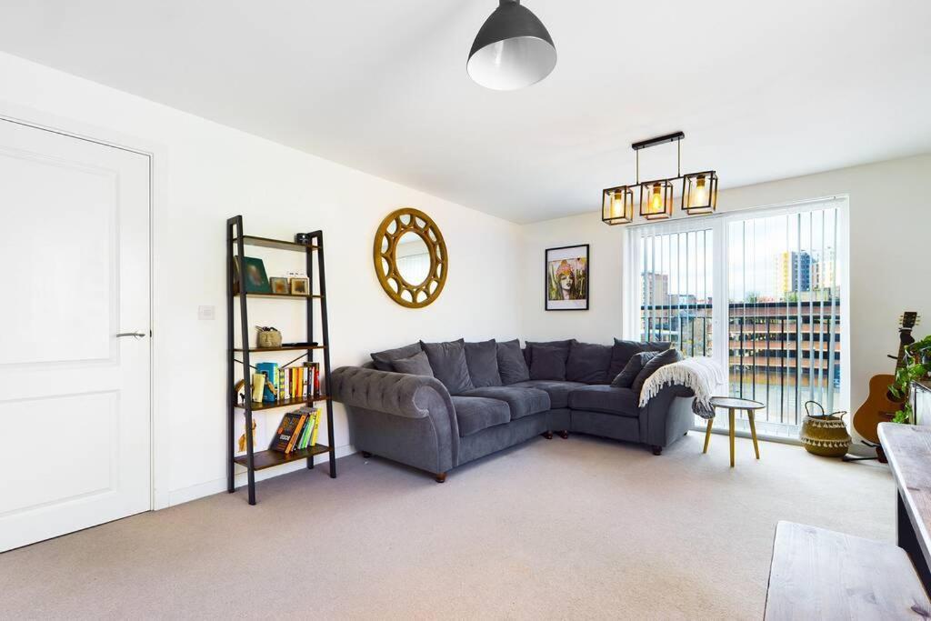 Chic City Centre Apartment With Allocated Parking Swansea Exteriér fotografie