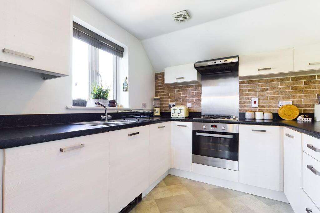 Chic City Centre Apartment With Allocated Parking Swansea Exteriér fotografie