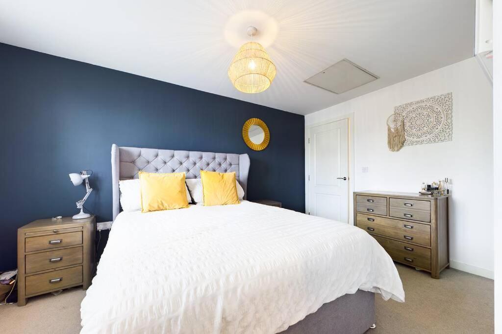 Chic City Centre Apartment With Allocated Parking Swansea Exteriér fotografie
