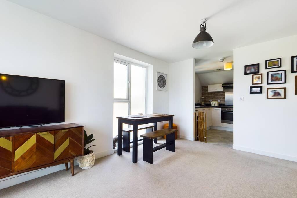 Chic City Centre Apartment With Allocated Parking Swansea Exteriér fotografie