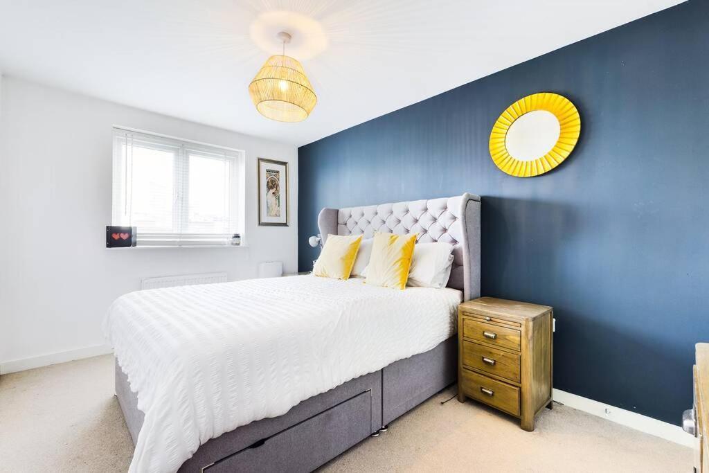 Chic City Centre Apartment With Allocated Parking Swansea Exteriér fotografie